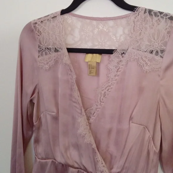 H&M Gold Label Women's Pink Silk Feel Peplum Blouse Lace Details Size 4 - Picture 2 of 8